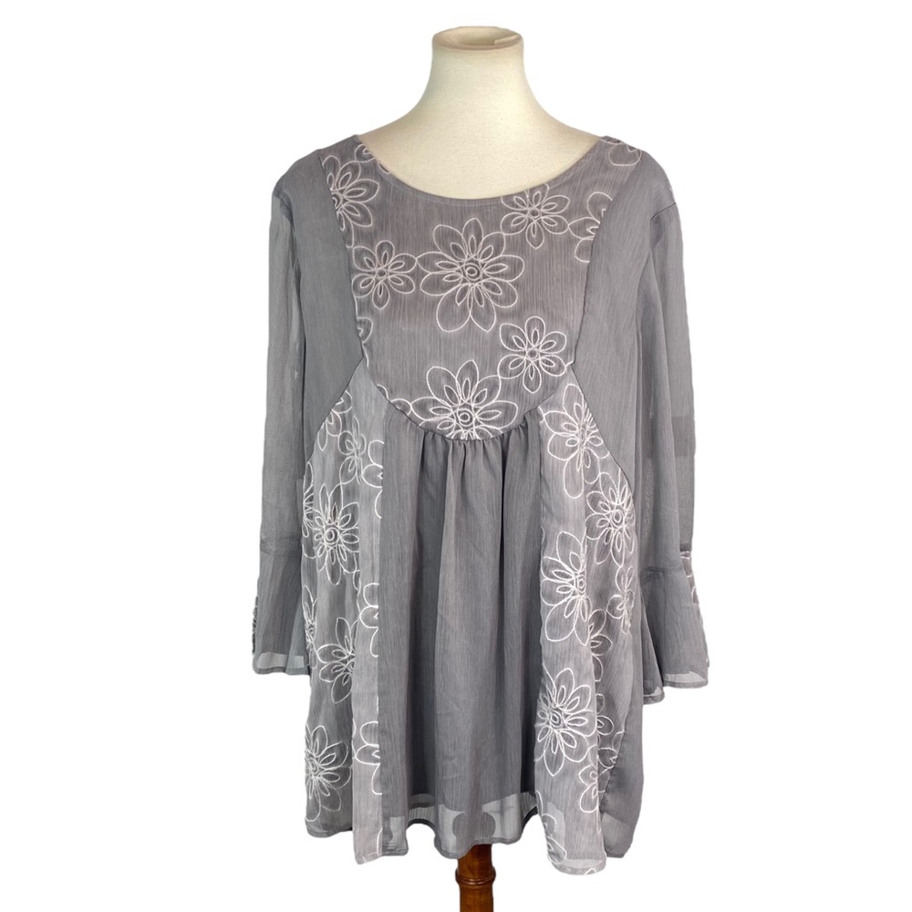 Woman’s Cal Style floral embroidered tunic top size XL